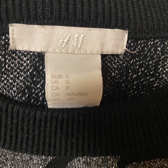 Black and silver sparkling sweater by H&M - Picture 2 of 2